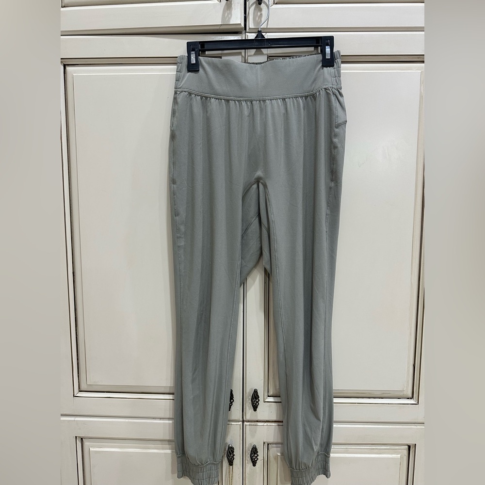 Lululemon joggers size 6